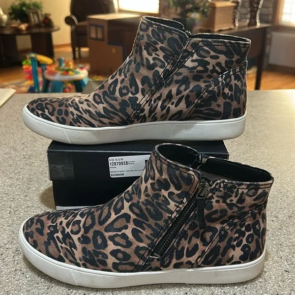 EUC Naturalizer Miranda Brown Cheetah Print side-zip bootie sneakers. Size 8.5M. - Picture 4 of 9